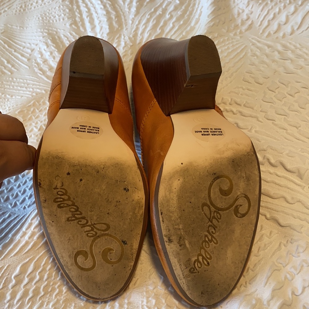 Gently worn Seychelles Mary Janes with dust bag. - Picture 4 of 7